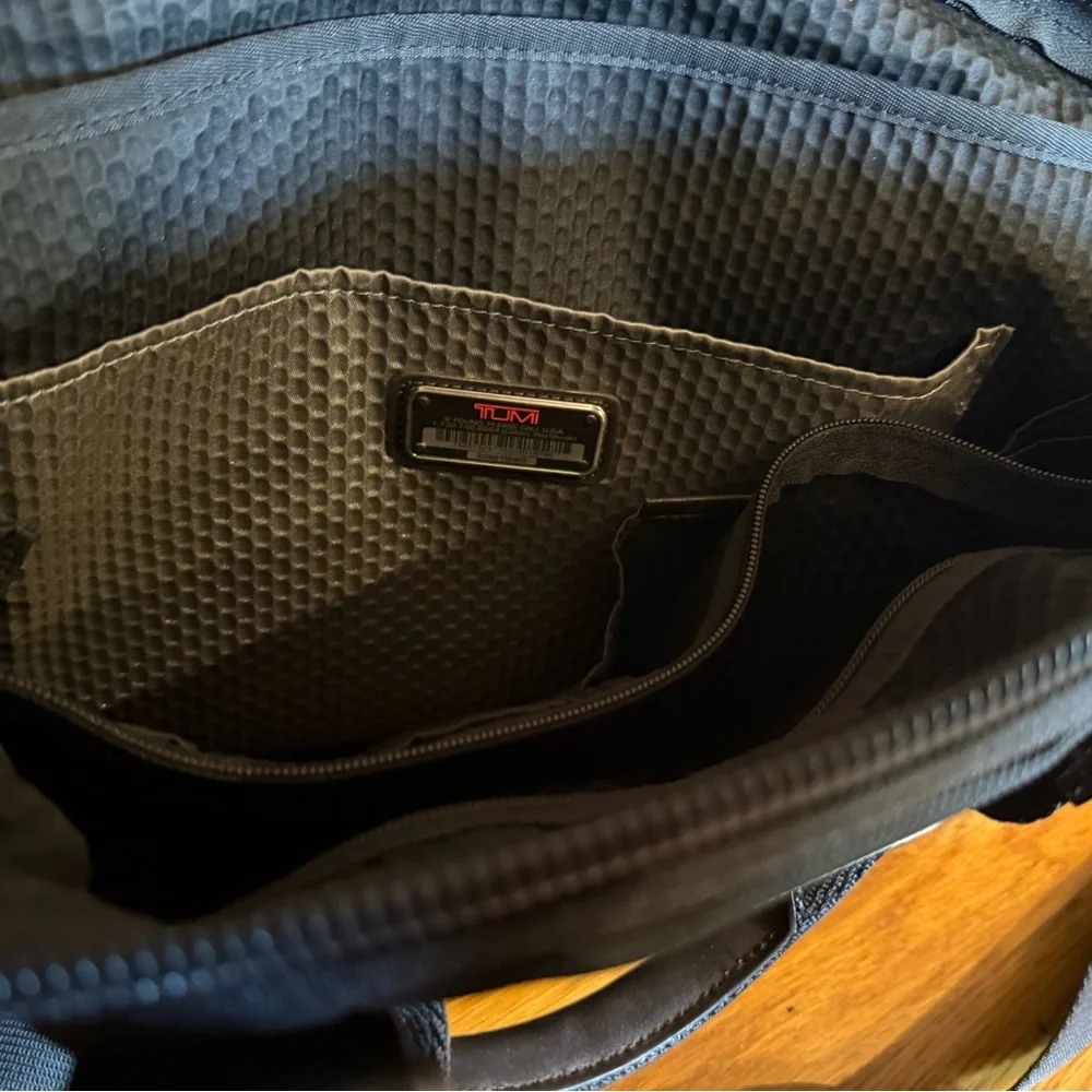 Tumi briefcase durable